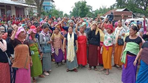 manipur girl paraded video|Manipur news: Viral video of women paraded naked and abused。